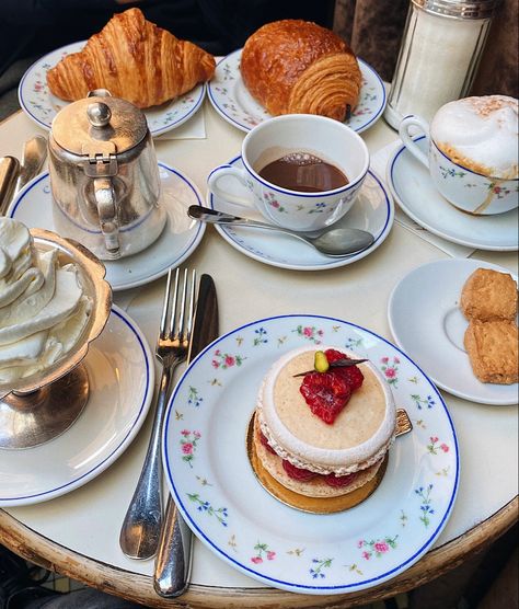 Paris Desserts Aesthetic, Breakfast In Paris Aesthetic, Afternoon Coffee Aesthetic, Carette Cafe Paris, Paris Breakfast Aesthetic, Carette Paris Aesthetic, Paris Aesthetic Cafe, Love In Paris Aesthetic, Breakfast Cafe Aesthetic