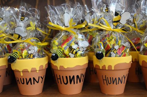 Celebrate My Whimsy: Winnie the Pooh Shower Pooh Bebe, Winnie The Pooh Honey, Favour Ideas, Winnie The Pooh Themes, Bee Birthday Party, Winnie The Pooh Baby Shower, Boy Baby Shower Ideas, Shower Party Favors, Baby Shower Theme Decorations