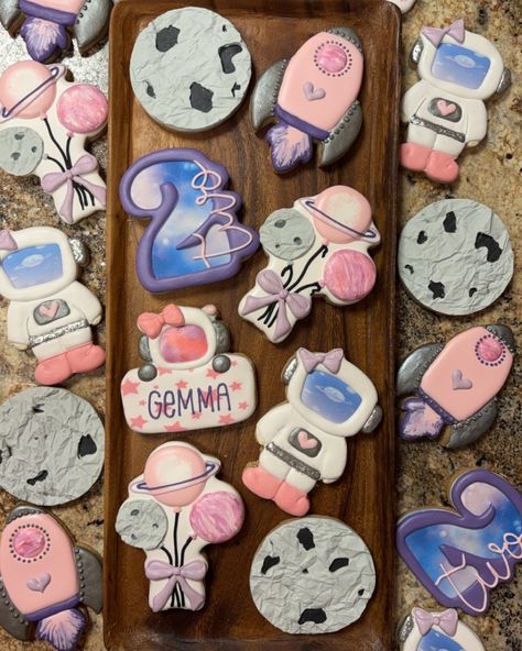 Creator Spotlight 🍪🚀🪐 Check out these adorable space-themed cookies that @farmgirlcookieco uploaded to our creator's page: https://bit.ly/3USEyjN These cookies are perfect for a space-themed birthday party! They feature an assortment of adorable space-themed cookies. With planets, stars, rockets, and astronauts, these cookies are sure to be a hit with any kiddo. Check out our on-demand custom prints: https://bit.ly/3TpnLD7 #edibleink #cookies #customcookies #space #spacecookies #birthdayco... Themed Cookies, Edible Ink, Custom Cookies, Birthday Party Themes, Planets, Custom Print, Birthday Party, The Creator, Stars