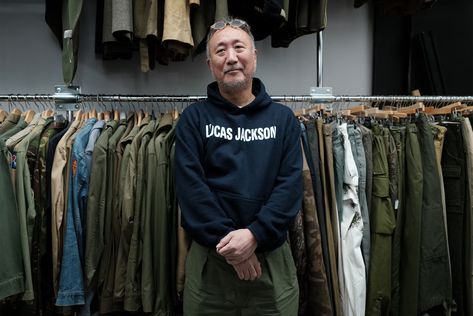 END. sat down with legendary designer and Engineered Garments founder, Daiki Suzuki, to delve into the personal and immersive craft underpinning his label. Daiki Suzuki, Tokyo Shopping, Mens Fashion Blog, Best Mens Fashion, Casual Jackets, Create Outfits, Menswear Collection, Engineered Garments, Modern Man