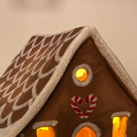 Clay Gingerbread House, Clay Gingerbread, Air Drying Clay, Pottery Christmas, Air Dry Clay, Art Project, Gingerbread House, Clay Crafts, Gingerbread