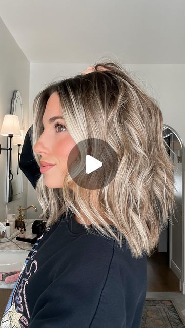 Rylee Jade on Instagram: "Style my hair with me 💗
➡️comment LINK & I’ll send you the links to shop this post! 

#hair #shorthair #blonde #easy #howto #hairstyle #look #tips #tricks #tutorial" Short Hairstyle Tutorials Videos Easy, Relaxed Curls Medium Hair, Large Curls Short Hair, Short Layered Blonde Hairstyles, Hair Curlers Short Hair, Shoulder Length Hair Curls Tutorial, How To Style Mid Length Hair Tutorials, How To Curl Short Hair Tutorial, Styling Shoulder Length Hair Tutorials