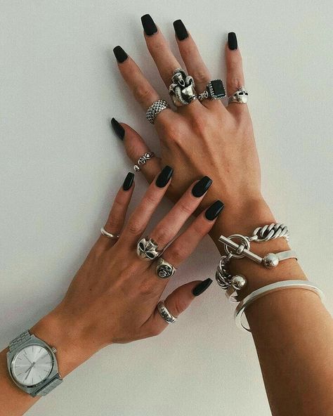 Grunge Jewelry Rings, Dark Silver Aesthetic, Edgy Rings Aesthetic, Nails 2020 Trends, Edgy Rings, Hand Jewelry Rings, Harry Styles Nails, Dope Jewelry Accessories, Grunge Jewelry