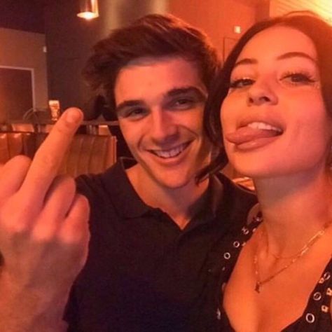 Euphoria aesthetic Euphoria Cast, Uk Icon, Good Couple, Euphoria Fashion, Alexa Demie, Jacob Elordi, October 21, Style Clothes, Serie Tv