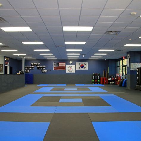 Outdoor Rubber Flooring, Dojo Design, Martial Arts Mats, Kickboxing Gym, Rolled Rubber Flooring, Gym Boys, Martial Arts Gym, Gym Flooring Rubber, Mma Gym