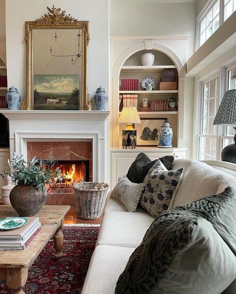 Nancy Meyers’s Home Aesthetic, Cushioned Coffee Table, Nancy Myers Homes Aesthetic Living Room, Nancy Meyers Living Room Aesthetic, Cozy Living Room Blue, Nancy Meyers Aesthetic Living Room, Nancy Meyers Interiors Living Rooms, Nancy Meyers Interiors Inspiration, Traditional Cozy Living Room