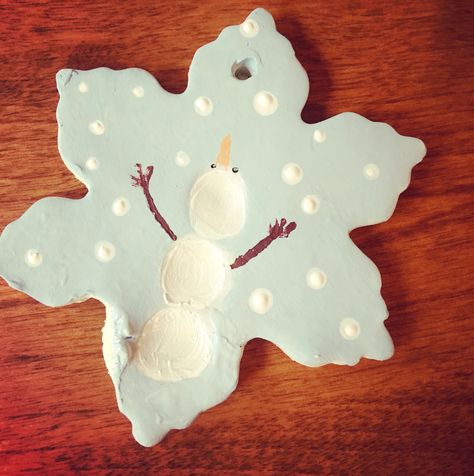 Tiny Snowflake, Ceramics Christmas, Crayola Air Dry Clay, Infant Crafts, Snowflake Crafts, Baby Christmas Crafts, Salt Dough Christmas Ornaments, School Christmas Party, First Grade Art