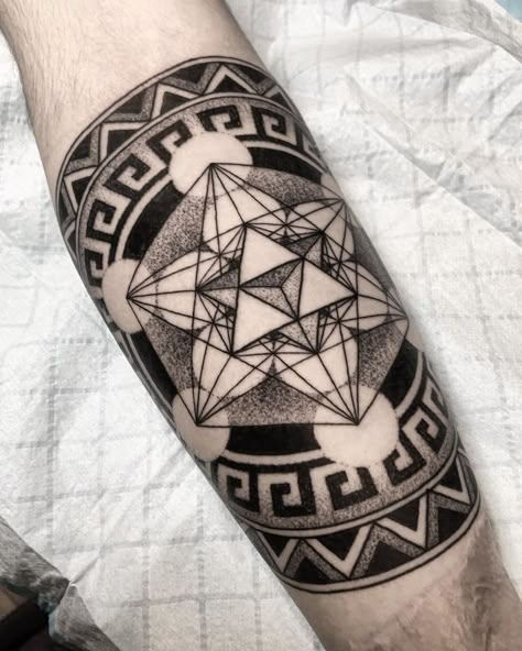 I like metatron's cube and merkaba shapes, but the symbolism isn't important to me. Merkaba Tattoo Design, Merkabah Tattoo, Metatron Tattoo, Tattoos Stencils Outline, Merkaba Tattoo, Tat Sleeve, Sacred Geometric Tattoo, Esoteric Tattoo, Tattoo Border