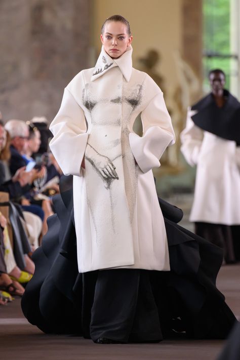 Schiaparelli Haute Couture, Yves Klein, Ball Gown Skirt, Couture Week, Winter 2023, Fall 2023, Mode Inspiration, Couture Collection, Puffer Coat