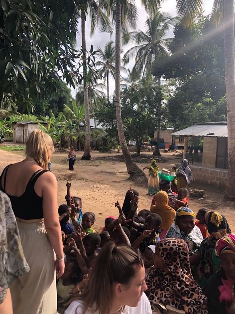 Charity Aesthetic Africa, Living In Africa Aesthetic, Volunteer Travel Aesthetic, Helping Kids Aesthetic, Travel Volunteer Aesthetic, Living In Africa, Volunteering Abroad Aesthetic, Voulenteer Aesthetic, Africa Mission Trip Aesthetic