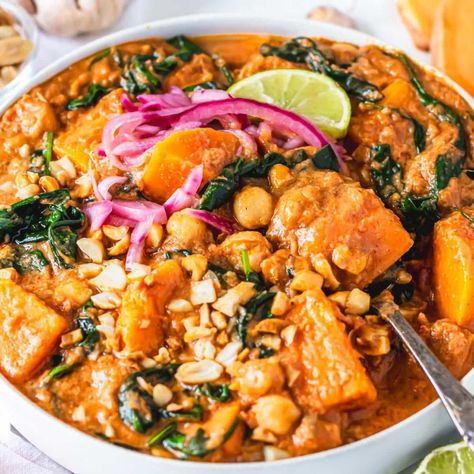 African Peanut Stew - The Plant Based School Peanut Butter Stew, Chickpea Recipes Easy, African Peanut Stew, Quick Pickled Red Onions, Protein Vegetarian, Plant Based School, Vegan Protein Recipes, Peanut Stew, 30 Min Meals