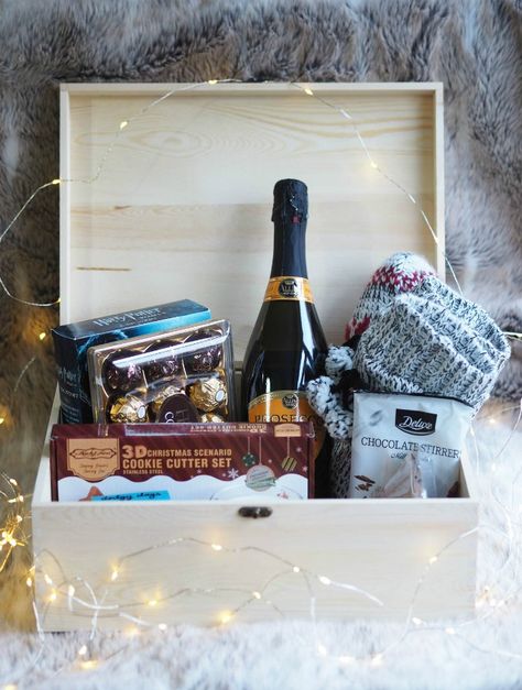 Our Perfectly Personalised Christmas Eve Box For Couples Adult Christmas Eve Box Ideas, Gift Box For Couples, Xmas Eve Box Ideas For Adults, Christmas Eve Box Ideas For Adults, Diy Christmas Hampers, Diy Christmas Eve Box, Christmas Eve Box For Adults, Christmas Eve Box Ideas, Xmas Packaging