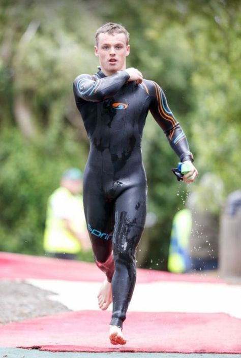 images form the web 'banked' for later! Cycling Apparel Men, Diving Wetsuits, Triathlon Wetsuit, Triathlon Clothing, Wetsuit Men, Mens Leather Clothing, Gym Outfit Men, Sports Uniforms, Athletic Men