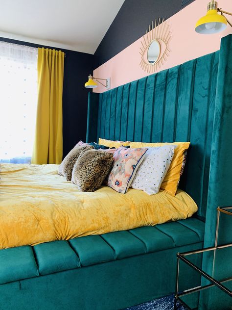 Teal Blue And Yellow Bedroom, Bright Green Bedroom, Teal Bedroom Color Schemes, Bedroom Inspirations Teal, Moody Boho Bedroom, Teal And Yellow Bedroom, Pink And Teal Bedroom, Teal Bed, Maximalism Decor