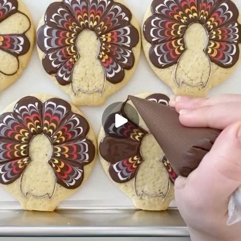 Turkey Sugar Cookies, Thanksgiving Cookies Decorated, Holiday Cookies Decorated, Fall Decorated Cookies, Halloween Sugar Cookies Decorated, Cookies Thanksgiving, Cookie Recipe Video, Halloween Cookie Recipes, Cookies Decorated With Royal Icing