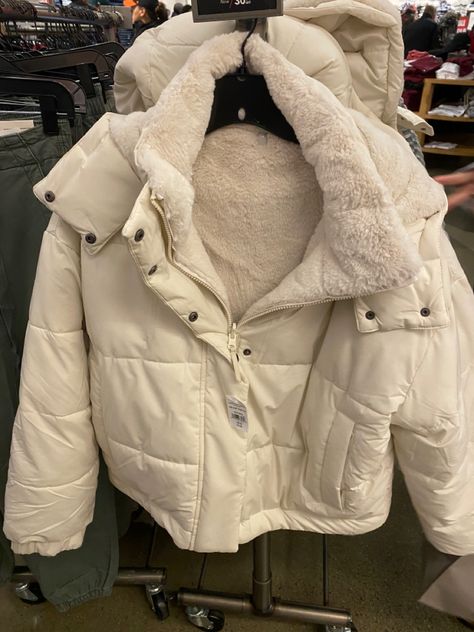 Cute Coats For Winter, Fall Jackets Aesthetic, Cute Jackets For Winter, Cute Winter Jackets For Women, Coquette Winter Jacket, Dream Clothes Winter, Cute Jackets Aesthetic, Winter Jackets Aesthetic, Aesthetic Winter Jacket