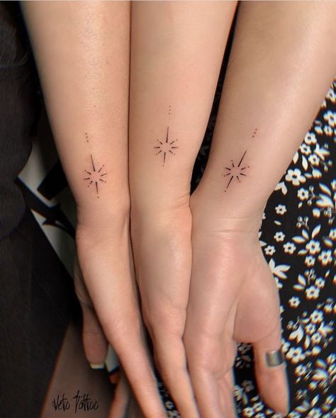 Minimalist Friendship Tattoos, Tiny Friendship Tattoos, Friendship Tattoos For 3, Herz Tattoo Klein, Maching Tattoos, Tiny Wrist Tattoos, Cross Tattoos For Women, Sticker Tattoo, Herz Tattoo