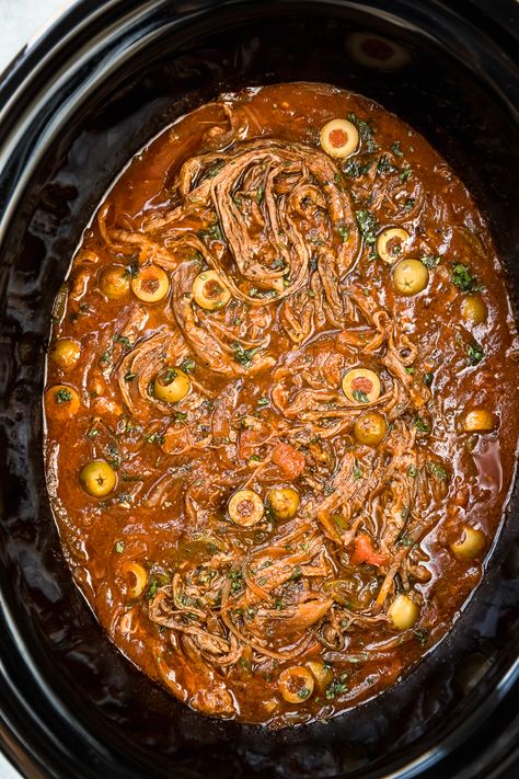 Overhead photo of Ropa Vieja garnished with fresh cilantro in a black slow cooker - photo of step 6 of the Slow Cooker Ropa Vieja recipe. Cuban Ropa Vieja Recipe, Cuban Ropa Vieja, Ropa Vieja Recipe, Slow Cooker Recipes Beef, Shredded Beef, Cuban Recipes, Lunch Recipes Healthy, Crock Pot Slow Cooker, Crockpot Recipes Slow Cooker