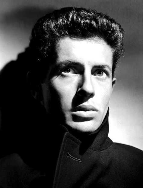 Farley Granger, Gay Family, Portrait Album, Bogart And Bacall, Hollywood Photography, Hitchcock Film, Tyrone Power, Noir Movie, Black And White Movie