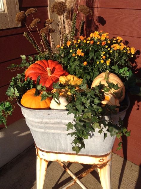 Dishfunctional Designs: All Hail The Pumpkin! Amazing Fall Pumpkin Displays Fall Front Porch Decor Ideas, Pumpkins And Gourds, Fall Containers, Pumpkin Display, Fall Planters, Fall Front Porch Decor, Fall Thanksgiving Decor, Fall Deco, Diy Outdoor Decor