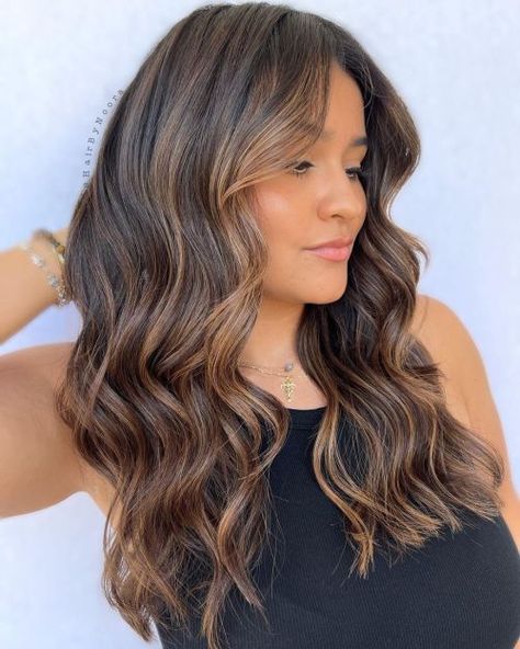 Shades Of Caramel Hair Color, Caramel Ombre Hair Color For Brunettes, Medium Length Brown Hair With Highlights Caramel, Carmel Balayage Brunettes Dark Brown, Dark Caramel Hair Color, Hair Color Ideas For 2023, Caramel Hair Color Ideas, Dark Caramel Hair, Caramel Hair Color