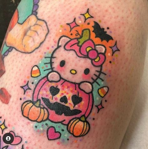 Halloween Hello Kitty Tattoos, Pastel Halloween Tattoo, Sanrio Halloween Tattoo, Kawaii Hand Tattoo, Hello Kitty Halloween Tattoo, Halloween Hello Kitty Tattoo, Goth Hello Kitty Tattoo, Hello Kitty Tattoo Ideas, Tatuaje Hello Kitty