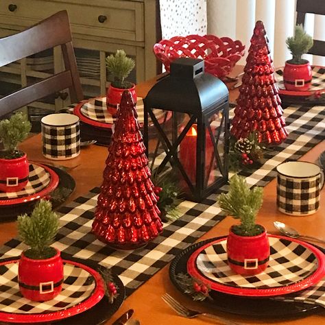 Buffalo Plaid Table Setting Christmas, Buffalo Plaid Table Decor, Xmas Dinner Table, Christmas Dining Table Decor, Christmas Dining Table, Buffalo Check Christmas, Christmas Dinner Table, Holiday Tablescapes, Christmas Themes Decorations