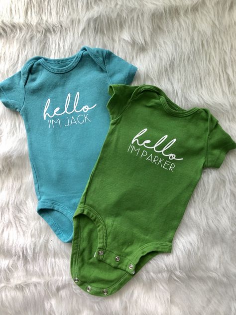 Twin Onesies Announcement, Newborn Cricut Onesie, Newborn Baby Onesie Ideas, Custom Onesies Boy, Diy Onesies Cricut, Cricut Onsies Ideas, Baby Onsie Designs, Newborn Onesie Ideas, Personalized Onesie Boy