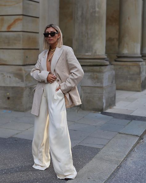 aylin koenig (@aylin_koenig) • Instagram photos and videos Aylin Koenig, Colorful Street Style, London Street Style, London Street, Daily Style, Outfit Combinations, Oversized Blazer, Blazer Outfits, Cool Street Fashion