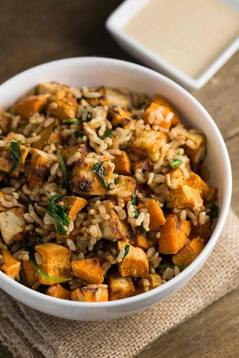 Tofu Sweet Potato, Sweet Potato Bowl, Tofu Bowl, Potato Bowl, Sweet Potato Bowls, Tahini Sauce, Sweet Sauce, Tofu Recipes, Vegan Eating