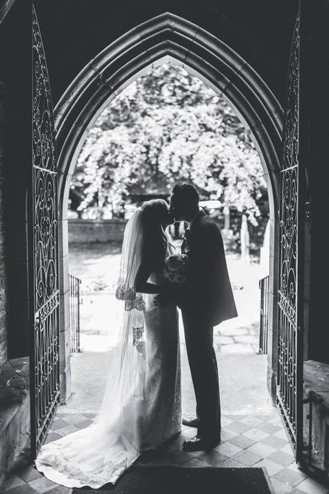 Sweet English Wedding at The Great Hall at Mains | Claire Penn Photography Macro Fotografie, Church Wedding Photography, Kirkenes, The Great Hall, Pinterest Wedding, Romantic Wedding Photography, Wedding Picture Poses, Great Hall, Romantic Wedding Photos