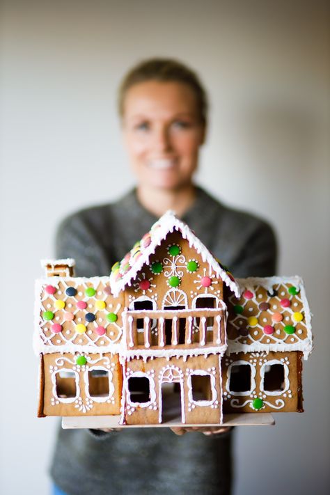 Make this magical Gingerbread Mountain Cottage with our printable easy to use Gingerbread House Template. The perfect homemade Christmas Decoration🎄🌟 Homemade Gingerbread House Template, Ginger Bread House Template Printable, Gingerbread House Creative, Gingerbread House Diy, Gingerbread House Template Printable, Gingerbread Contest, Easy Gingerbread House, Halloween Gingerbread House, Gingerbread Inspiration