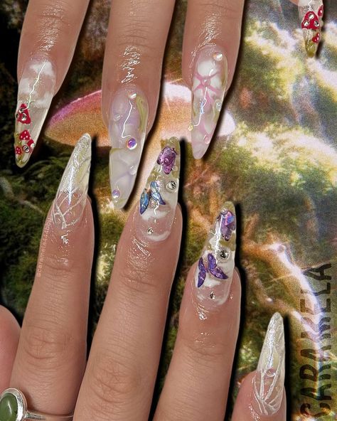 CARAMELA by *+•sabrina•+* on Instagram: “🍄🧚‍♀️enchanted fairy garden vibes🧚‍♀️✨ . the iridescent fairy wings are my fav!!😭🥺 . [gelx almond long + tier 3 nail art] . #fairycore…” Iridescent Fairy Wings, Iridescent Fairy, Fairy Nails, Quinceanera Nails, Enchanted Fairy, Punk Nails, Romantic Nails, Fall Nail Trends, Aesthetic Nails