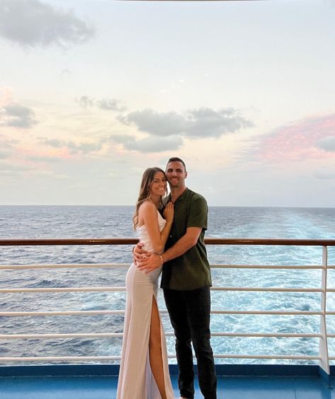 Couple picture, vacation picture inspo, tropical vacation inspo, beach vacation, cruise, cruise photo, sunset, sunset photo ideas Cruise Couple Pictures, Cruise To Mexico, Sunset Photo Ideas, Photo Ideas Sunset, Cruise Photo, Couple Cruise, Couple Photo Ideas, Cruise Pictures, Honeymoon Cruise