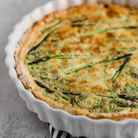 Breakfast Asparagus, Ostara Ideas, Quiche With Asparagus, Spring Quiche, Quiche Filling, Asparagus Quiche Recipes, Quiche Crust, Leek Quiche, Spring Favorites