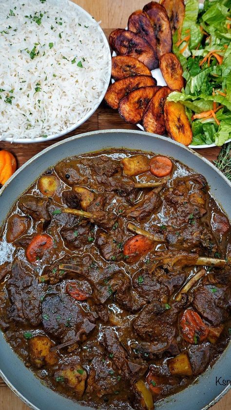 ksnice_n_spice on Instagram: JAMAICAN INSPIRED CURRY LAMB CHOPS, WHITE RICE, FRIED PLANTAIN AND SALAD🇯🇲💯🧨💥🌋😋🚀. Delicious rich curry made with hearty lamb chops, curry… Jamaican Lamb Chops, Lamb Chops And Rice, Brown Stew Lamb Chops, Curry Lamb Chops, Jamaican Spices, Braised Lamb Chops, Lamb Loin Chop Recipes, Curry Lamb, Lamb Pasta