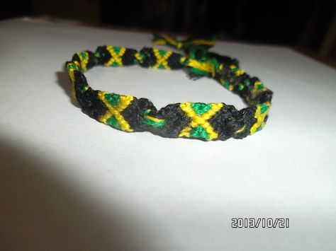 Bracelet pattern of the Jamaican flag Jamaican Jewelry, Caribbean Flags, Jamaica Outfits, Flag Bracelet, Jamaican Flag, Jamaica Flag, Homeschool Art, Creative Hobbies, Handmade Accessories