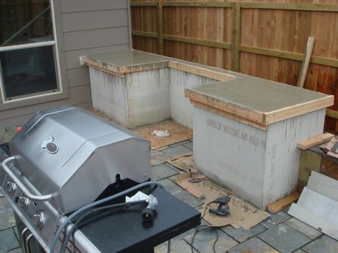 How to Build Outdoor Kitchen Cabinets? Building Kitchen Cabinets, Outdoor Grill Station, Outdoor Kitchen Countertops, Outdoor Bbq Grill, Concrete Countertop, Outdoor Kitchen Cabinets, Bar Exterior, Outdoor Kitchen Bars, Outdoor Kitchen Plans