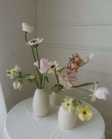 Camilia Supply | Wholesaler (@camiliasupply) • Instagram photos and videos Small Vase Centerpiece, Ceramic Bud Vases, Bud Vase Centerpiece, Hard Crafts, Bud Vases Flowers, Small Flower Arrangements, Ceramic Bud Vase, Natural Ceramic, Flower Vase Arrangements