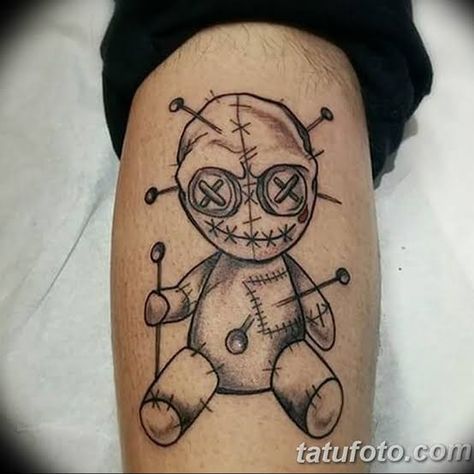 Amazing Art Drawings, Voodoo Doll Tattoo, Traditional Tattoo Stencils, Voodoo Art, Halloween Tattoo Ideas, Vintage Tattoo Art, Doll Tattoo, Bunny Tattoos, Halloween Tattoo