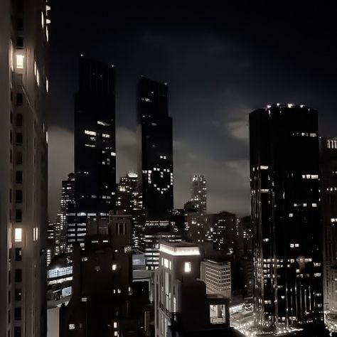 Dark City, Dark Paradise, Night Scenery, Night Vibes, Aesthetic Black, Black And White Aesthetic, Night City, Night Aesthetic, City Aesthetic