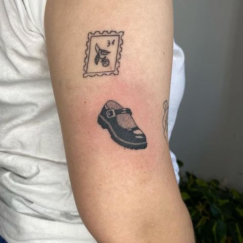 Tattoo Pierna, Shoe Tattoos, Cute Tats, Handpoke Tattoo, Tattoo Fails, Poke Tattoo, Mia 3, Dream Tattoos, Little Tattoos