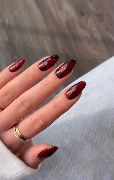 Brick Red Nails Design, Burgundy Tortoise Shell Nails, Maroon Design Nails, Fun Autumn Nails, Simple Burgundy Nails, Nails Cool Design, Red Tortoise Shell Nails, Wine Colored Nails Designs, Maroon Red Nails