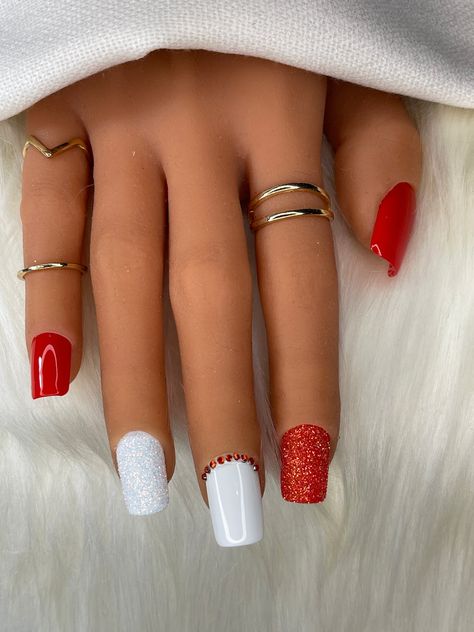 nails 2024 Nail Sizing Kit, Red And White Nails, Nails Styles, Bridal Nails Designs, Message Text, Sugar Nails, Manicure Kit, Bridal Nails, Elegant Nails