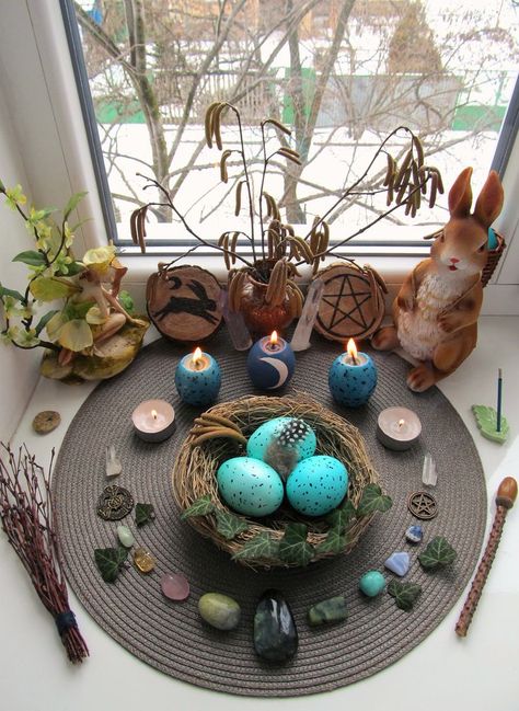 Ostara Blessings, Make Up Halloween, Witches Altar, Wiccan Altar, Pagan Altar, Vernal Equinox, Witchy Crafts, Witch Magic, Spring Equinox