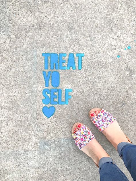 Sidewalk Messages, Wildflower Mural, Spray Chalk, Chalk Ideas, Retail Space Design, Sidewalk Chalk Art, Sidewalk Art, Good Day Song, Chalk Drawings