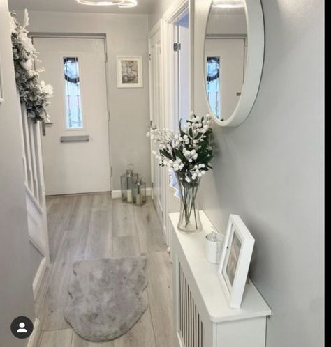 Hallway Ideas Grey And White, Grey And White Hallway, White Hallway Ideas, Grey Hallway Ideas, Hall Ways Ideas, Hallway Decor Ideas, Hall Ways, Entrance Hall Decor, Girly Apartment Decor