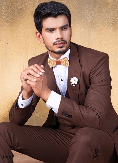 Men Single Poses, Boy Single Photo, Groom Stills Indian, Groom Shoot Poses, Groom Single Poses, Groom Stills, Dulha Pose, Reception Pose, Groom Haldi