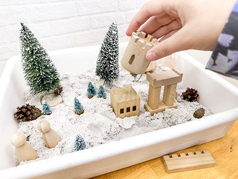 Winter Ice Castle Sensory Bin - Little Bins for Little Hands Princess Sensory Bin, January Sensory Bin, Sensory Bin For Preschoolers, December Lesson Plans, Winter Sensory Bin, Diy Kinetic Sand, Winter Sensory, Winter Science Experiments, Sands Recipe