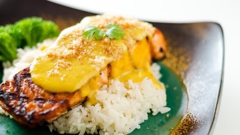 Salmon with Coconut Mango Sauce Recipe Good For Inflammation, Mango Sauce Recipe, Sauces For Fish, Meals In A Mug, Finger Food Snacks, Brazilian Restaurant, Hormone Supplements, Mango Sauce, Raw Broccoli